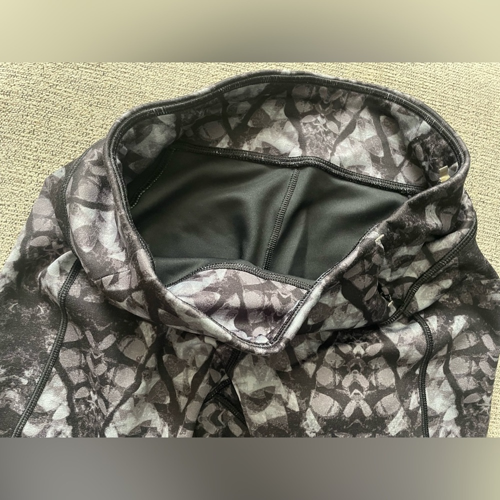 CALIA by Carrie Underwood Women’s Gray Patterned Leggings - Picture 4 of 10